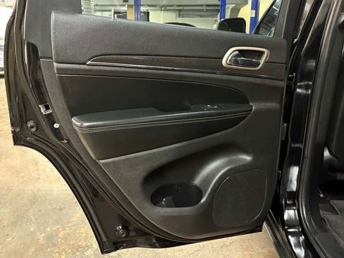 Used 2017 Jeep Grand Cherokee Limited AWD/4WD image 28