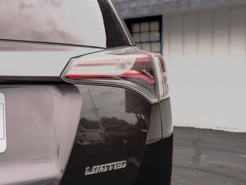 Used 2016 Toyota RAV4 Limited image 13