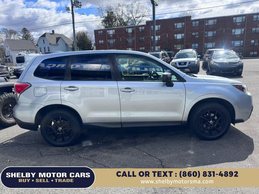 Used 2017 Subaru Forester 2.5i AWD/4WD image 4
