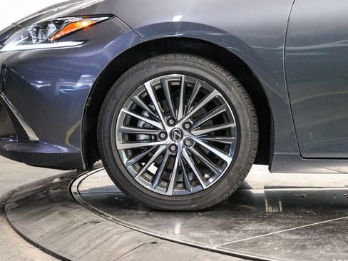 Certified 2025 Lexus ES 350 w/ Premium Package FWD image 9