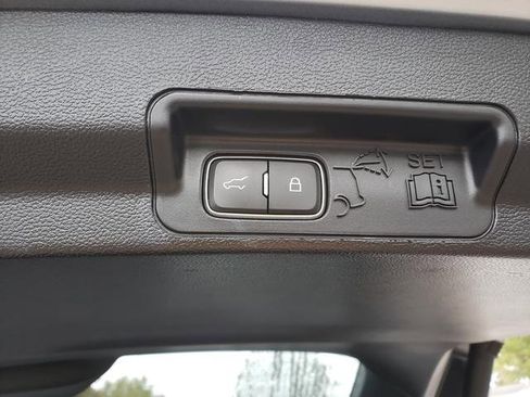 Used 2020 Ford Explorer XLT w/ Equipment Group 202A image 7