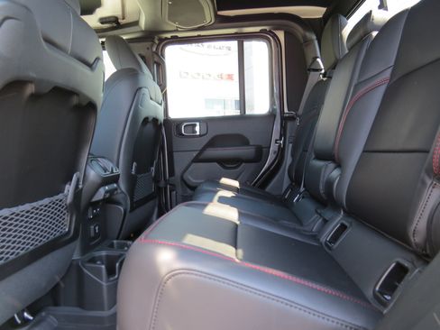 New 2025 Jeep Gladiator Rubicon image 17
