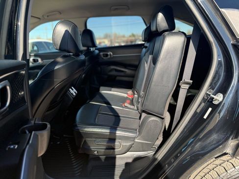 Used 2021 Kia Sorento S image 15