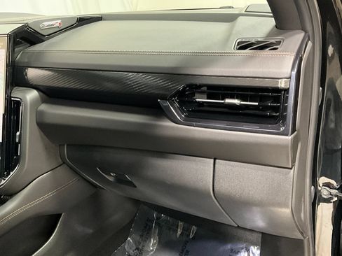 Used 2025 GMC Yukon AT4 w/ AT4 Premium Package AWD/4WD image 17