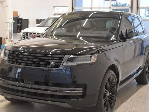 Used 2025 Land Rover Range Rover SE AWD/4WD image 9
