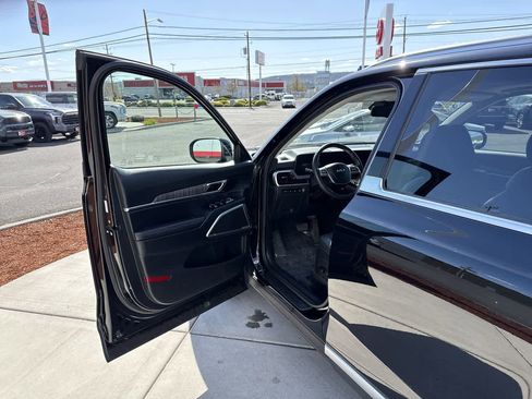 Used 2024 Kia Telluride EX w/ EX Captain's Chair Package AWD/4WD image 10