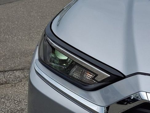Used 2025 Toyota Grand Highlander AWD image 27