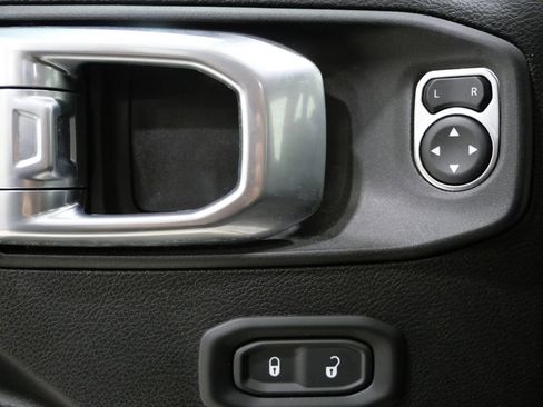 Used 2023 Jeep Wrangler Willys image 14