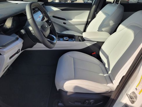 New 2026 Jeep Cherokee Limited image 11