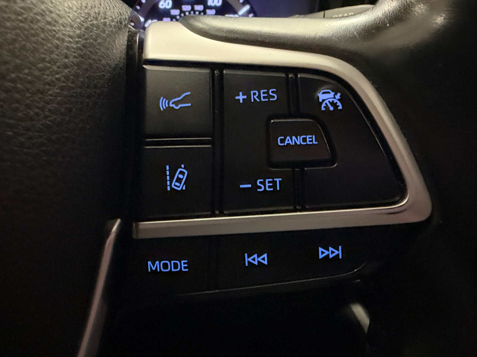 Used 2022 Toyota Highlander LE FWD image 37