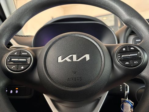 Used 2025 Kia Soul LX w/ LX Technology Package FWD image 25