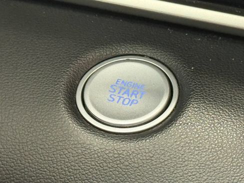 Used 2022 Hyundai Elantra SEL w/ Convenience Package FWD image 19