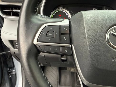 Used 2022 Toyota Highlander XLE AWD/4WD image 28