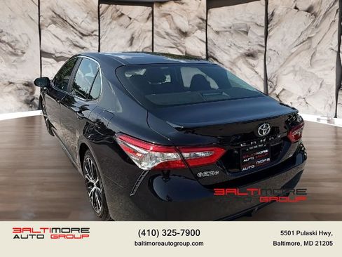 Used 2018 Toyota Camry SE FWD image 7