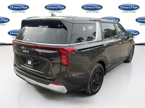 Used 2025 Kia Carnival FWD image 7
