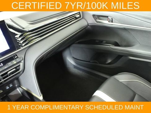 Used 2025 Toyota Camry SE FWD image 15