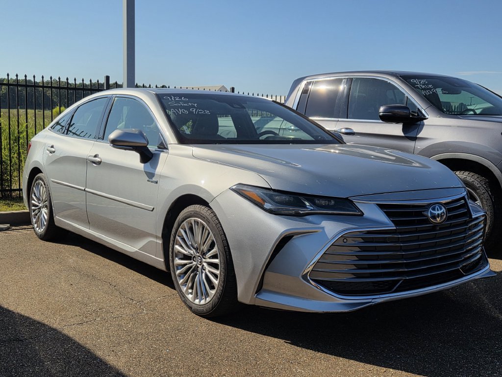 Used 2019 Toyota Avalon Limited w/ Advanced Safety Package FWD image 3