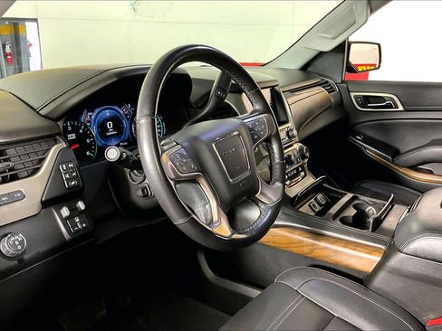 Used 2020 GMC Yukon Denali w/ Denali Premium Package image 16