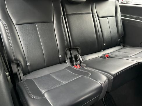 Used 2024 Ford Expedition Max XLT image 19