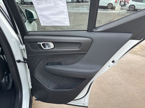 Certified 2025 Volvo XC40 B5 Core image 42