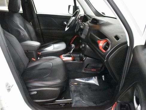 Used 2018 Jeep Renegade Trailhawk w/ Cold Weather Group II image 14