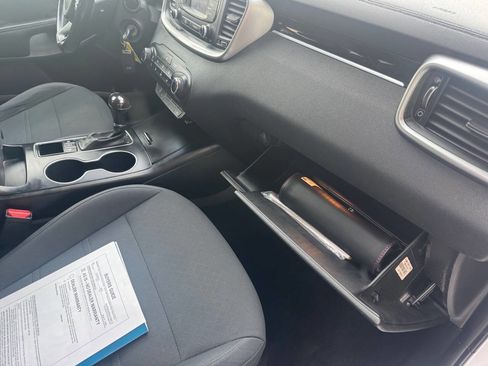 Used 2016 Kia Sorento LX w/ LX Convenience Package image 28