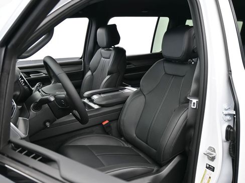 New 2026 Jeep Grand Wagoneer L 2WD image 10