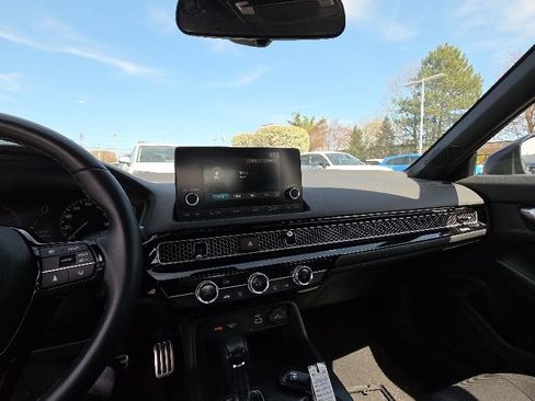 Used 2023 Honda Civic Sport image 18