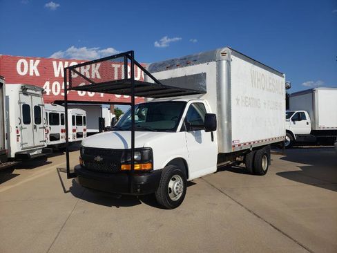 Used 2016 Chevrolet Express 3500 RWD image 3