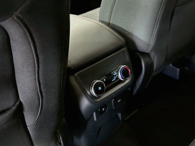 Used 2025 Ford Explorer Active AWD/4WD image 25