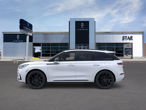 New 2026 Lincoln Corsair Premiere image 3