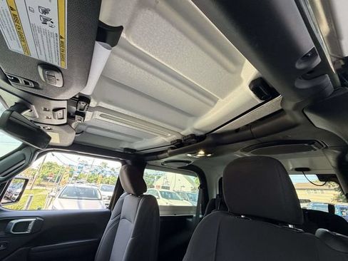 Used 2022 Jeep Wrangler Sport AWD/4WD image 28
