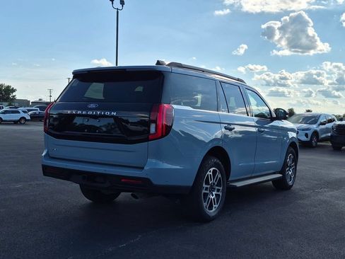 Used 2025 Ford Expedition Active AWD/4WD image 7