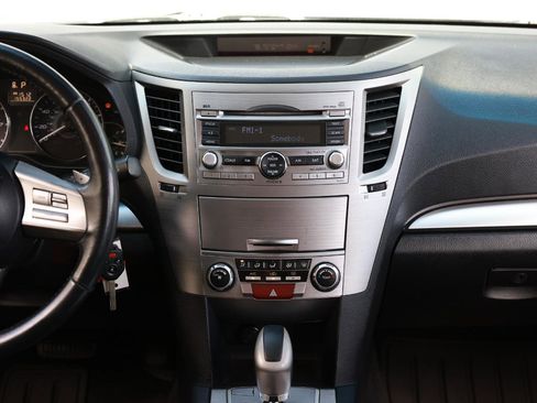 Used 2010 Subaru Outback 2.5i Premium AWD/4WD image 34