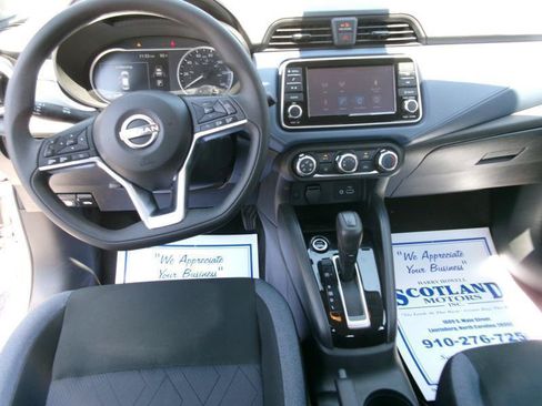 Used 2025 Nissan Versa SV FWD image 11
