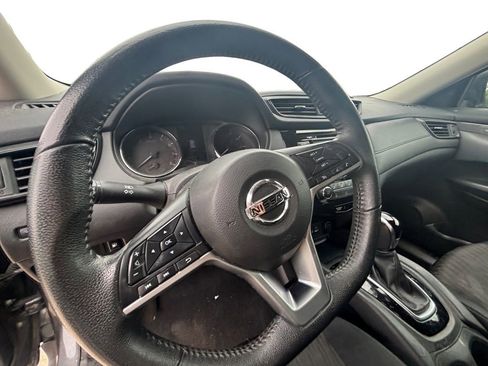 Used 2019 Nissan Rogue S w/ Special Edition Package FWD image 12