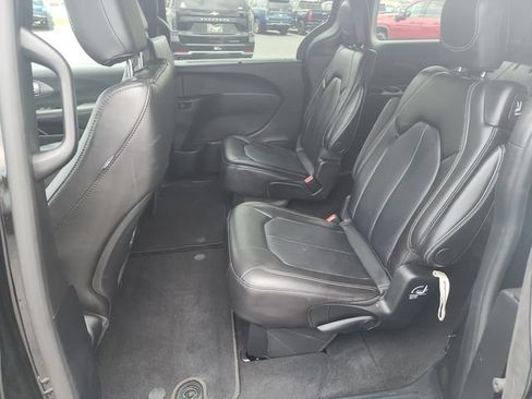 Used 2025 Chrysler Pacifica Select FWD image 30