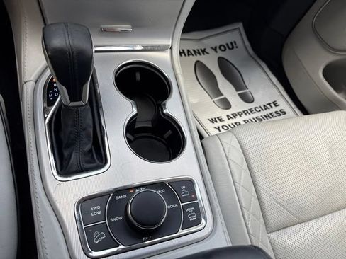 Used 2018 Jeep Grand Cherokee Summit AWD/4WD image 21