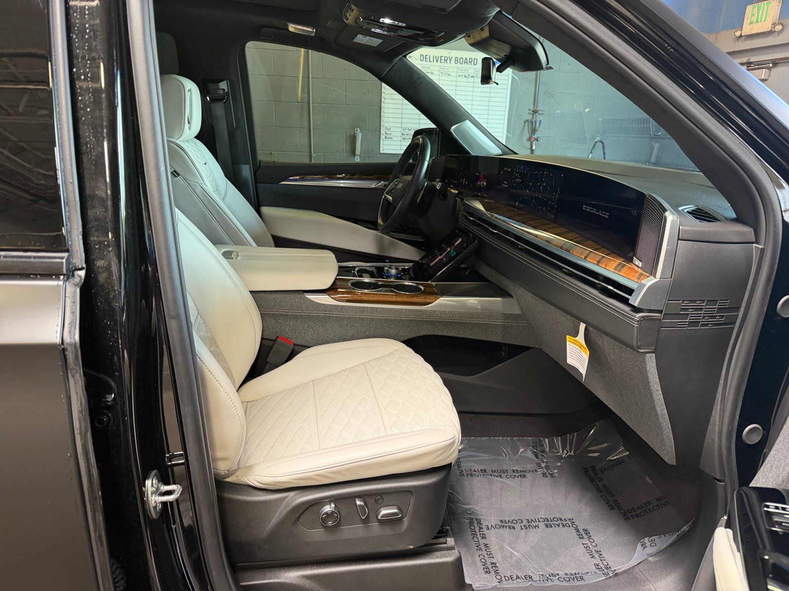 Used 2025 Cadillac Escalade Sport Platinum AWD/4WD image 19