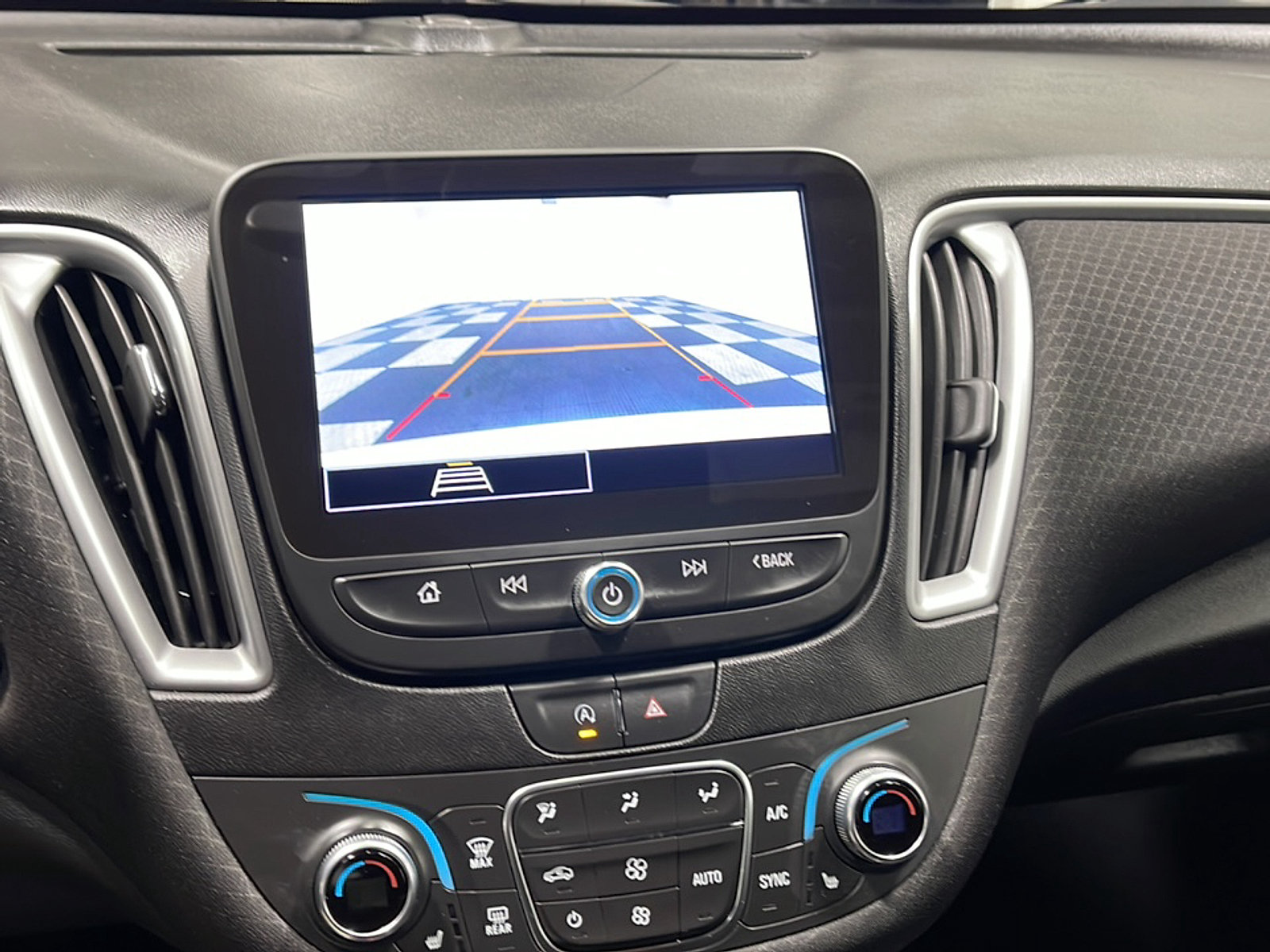Used 2024 Chevrolet Malibu LT FWD image 9