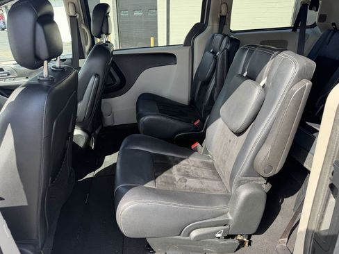 Used 2017 Dodge Grand Caravan SXT FWD image 13