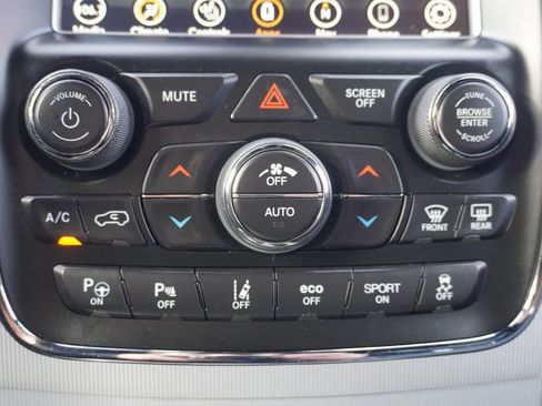 Used 2018 Jeep Grand Cherokee Limited image 18