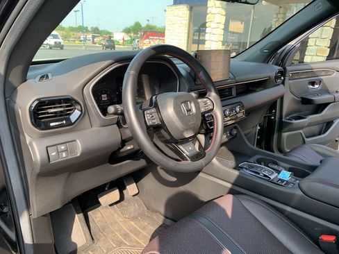 Used 2025 Honda Pilot Black Edition image 32