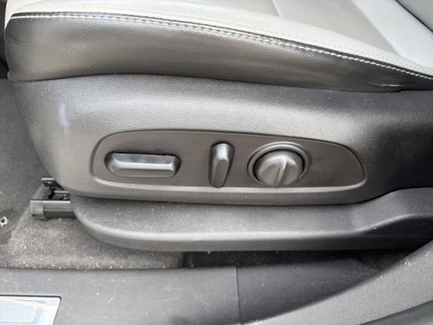 Used 2018 Chevrolet Equinox Premier FWD image 15