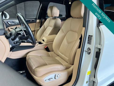 Used 2023 Porsche Macan AWD/4WD image 7