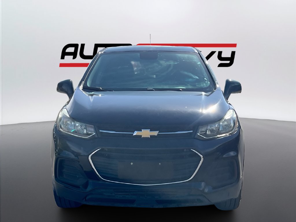 Used 2022 Chevrolet Trax LS w/ Tint and Cruise Package FWD image 2