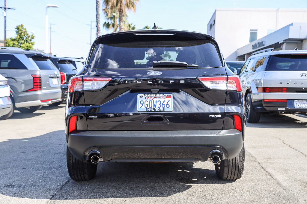 Used 2022 Ford Escape SE w/ SE Sport Appearance Package AWD/4WD image 4