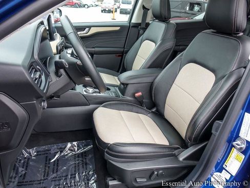 Used 2022 Ford Escape Titanium w/ Titanium Elite Package image 9