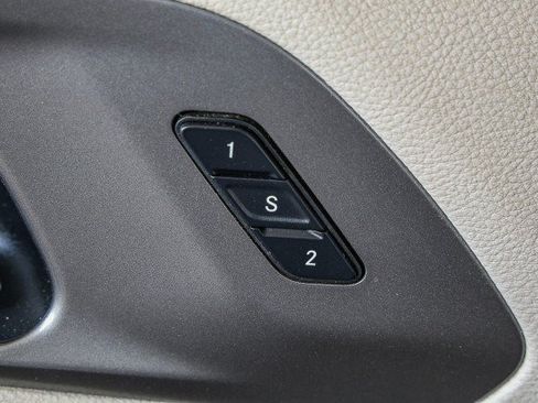Used 2023 Chrysler Pacifica Touring-L FWD image 24