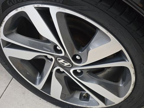 Used 2015 Hyundai Elantra Limited w/ Option Group 05 image 15